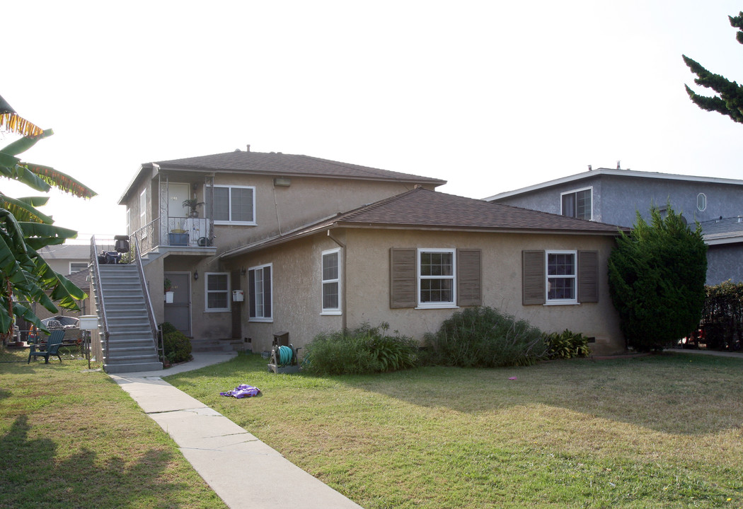 8800 Ramsgate Ave in Los Angeles, CA - Building Photo