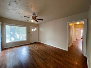 1306 S 5th St in Austin, TX - Building Photo - Building Photo
