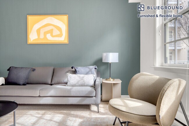 925 N Garfield St, Unit FL2-ID516 in Arlington, VA - Building Photo - Building Photo