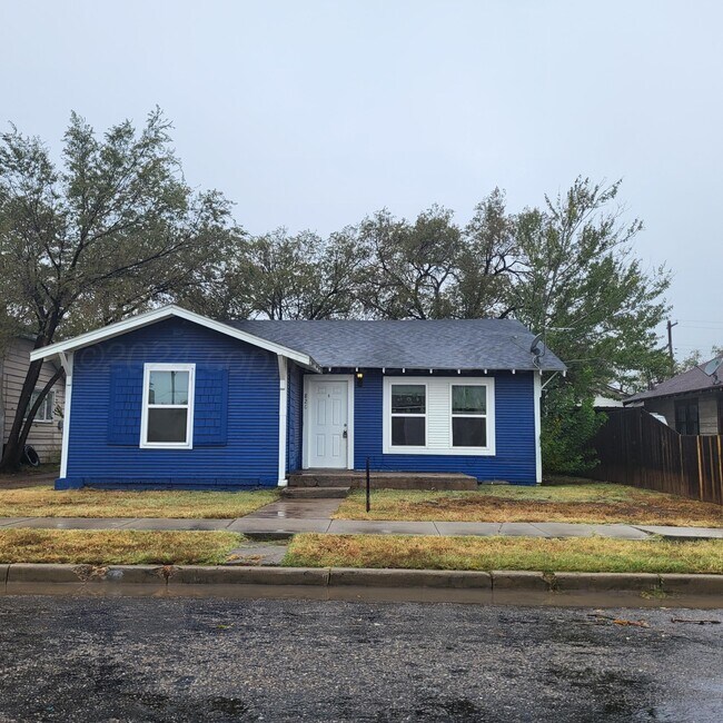 property at 826 S Florida St