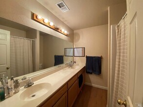 1542 Monarch Pl in Rohnert Park, CA - Building Photo - Building Photo