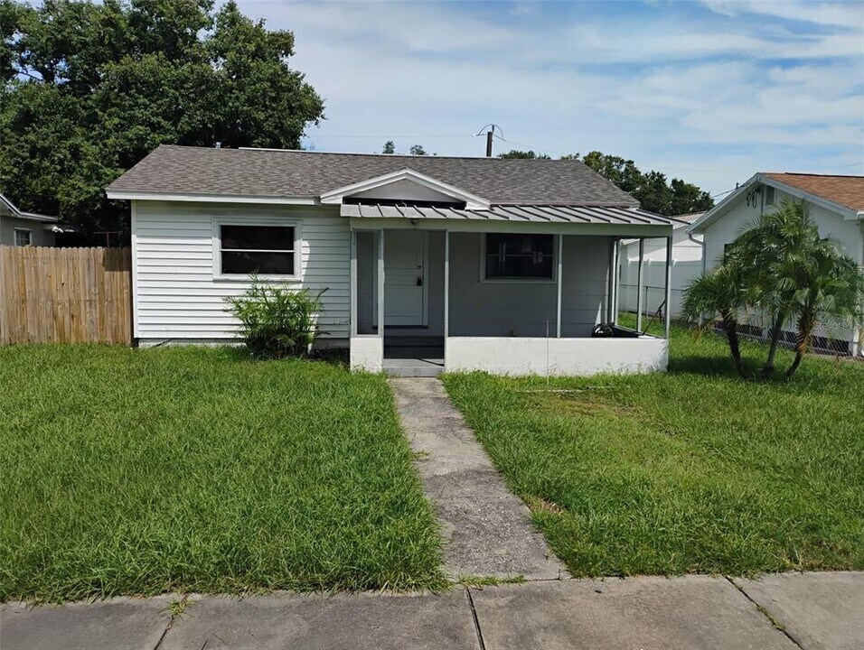 4921 43rd Ave N in St. Petersburg, FL - Building Photo