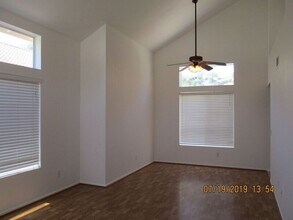 43085 Corte Salamanca in Temecula, CA - Building Photo - Building Photo