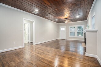 7449 Walker St in Houston, TX - Building Photo - Building Photo