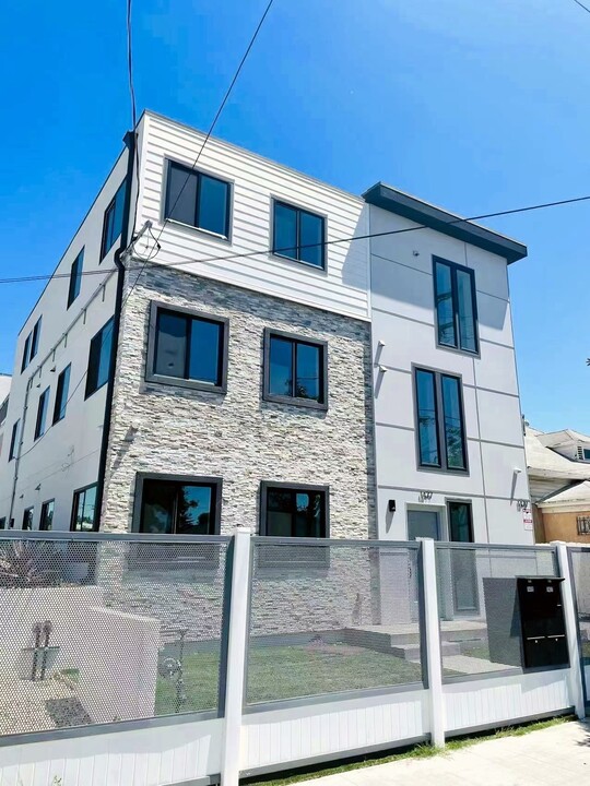 1479 W 36th St in Los Angeles, CA - Building Photo