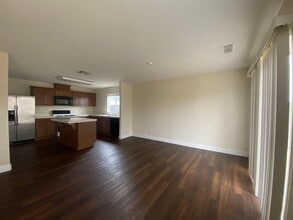 9397 Collier Ct in Live Oak, CA - Foto de edificio - Building Photo