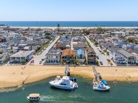 111 Edgewater Pl in Newport Beach, CA - Building Photo