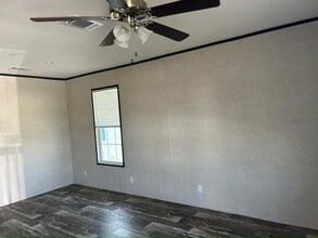 17031 US-301 in Dade City, FL - Building Photo - Building Photo