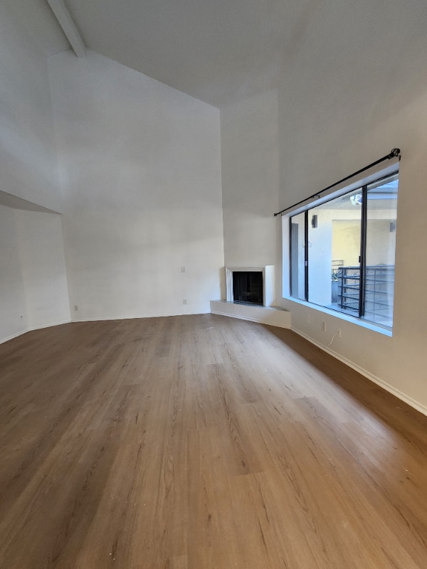 5325 Denny Ave in Los Angeles, CA - Foto de edificio - Building Photo