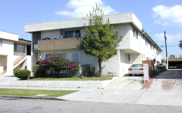 4817 Rosewood Ave in Los Angeles, CA - Building Photo - Building Photo