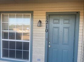 1210-1212 Walt Morgan Cir in Copperas Cove, TX - Building Photo