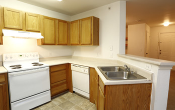 PEBBLE BROOKE APARTMENTS in Milford, OH - Building Photo - Interior Photo