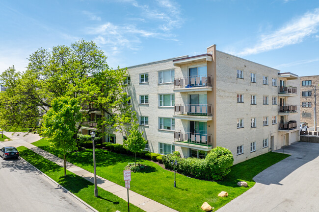 8210 Elmwood Ave in Skokie, IL - Building Photo - Primary Photo