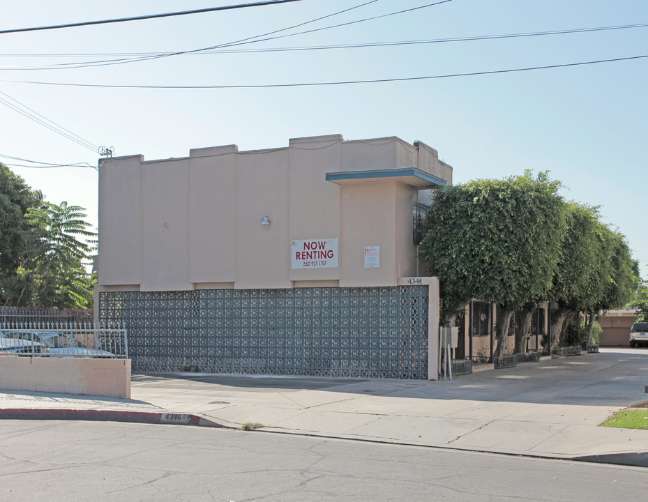 4346 Walnut St in Bell, CA - Foto de edificio