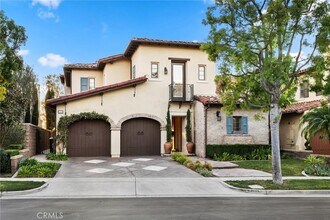 33 Tall Hedge in Irvine, CA - Foto de edificio - Building Photo
