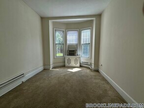 1223 Beacon St in Brookline, MA - Foto de edificio - Building Photo