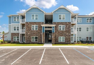 Sunscapes Apartments in Myrtle Beach, SC - Building Photo - Building Photo