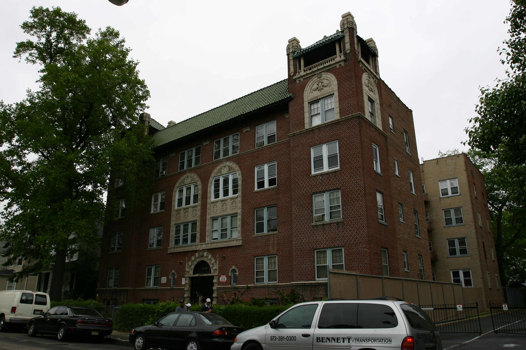 168-170 S Clinton St in East Orange, NJ - Foto de edificio