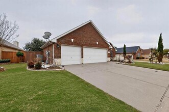 5452 Brazoria Dr in Grand Prairie, TX - Building Photo - Building Photo