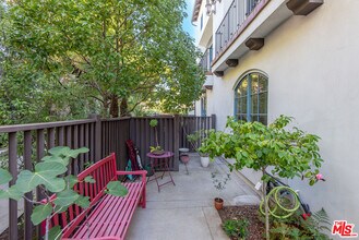 1619 Artesia Blvd in Manhattan Beach, CA - Building Photo - Building Photo