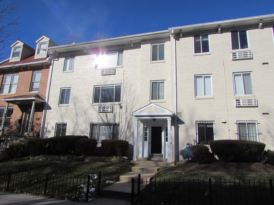 2003 Allen Pl NW-Unit -#202 in Washington, DC - Foto de edificio