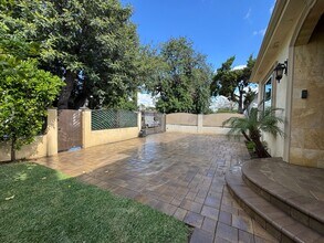 6234 Carpenter Ave in Los Angeles, CA - Building Photo - Building Photo