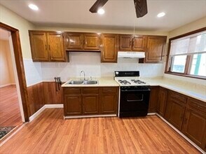 227 Holland St, Unit 2L in Somerville, MA - Foto de edificio - Building Photo