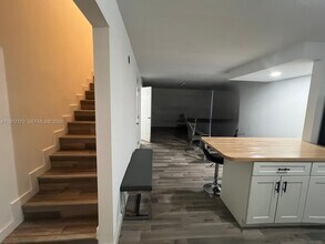 1560 NE 151st St in Miami, FL - Building Photo - Building Photo