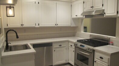 1108 Tait St, Unit Unit C in Oceanside, CA - Building Photo - Building Photo