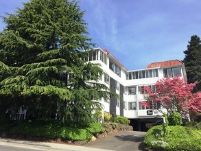 Terra Apartments in Seattle, WA - Foto de edificio - Building Photo