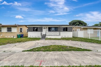 2525 NW 122nd St in Miami, FL - Building Photo - Building Photo