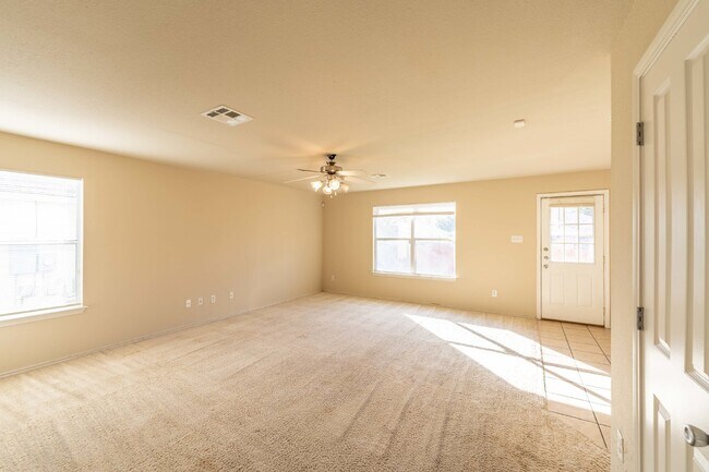 4919 Celtic Cor in San Antonio, TX - Building Photo - Building Photo