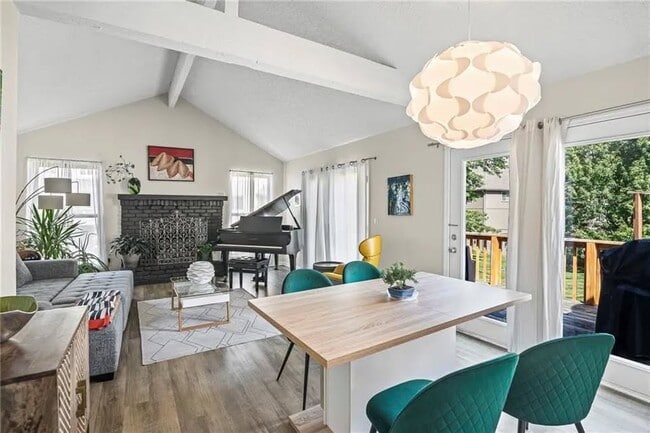 8307 N Chatham Ave in Kansas City, MO - Foto de edificio - Building Photo