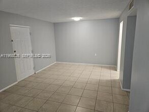 1153 Lake Victoria Dr in Royal Palm Beach, FL - Building Photo - Building Photo