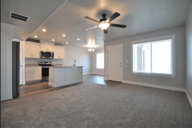 2031 N 350 E in North Logan, UT - Building Photo - Building Photo