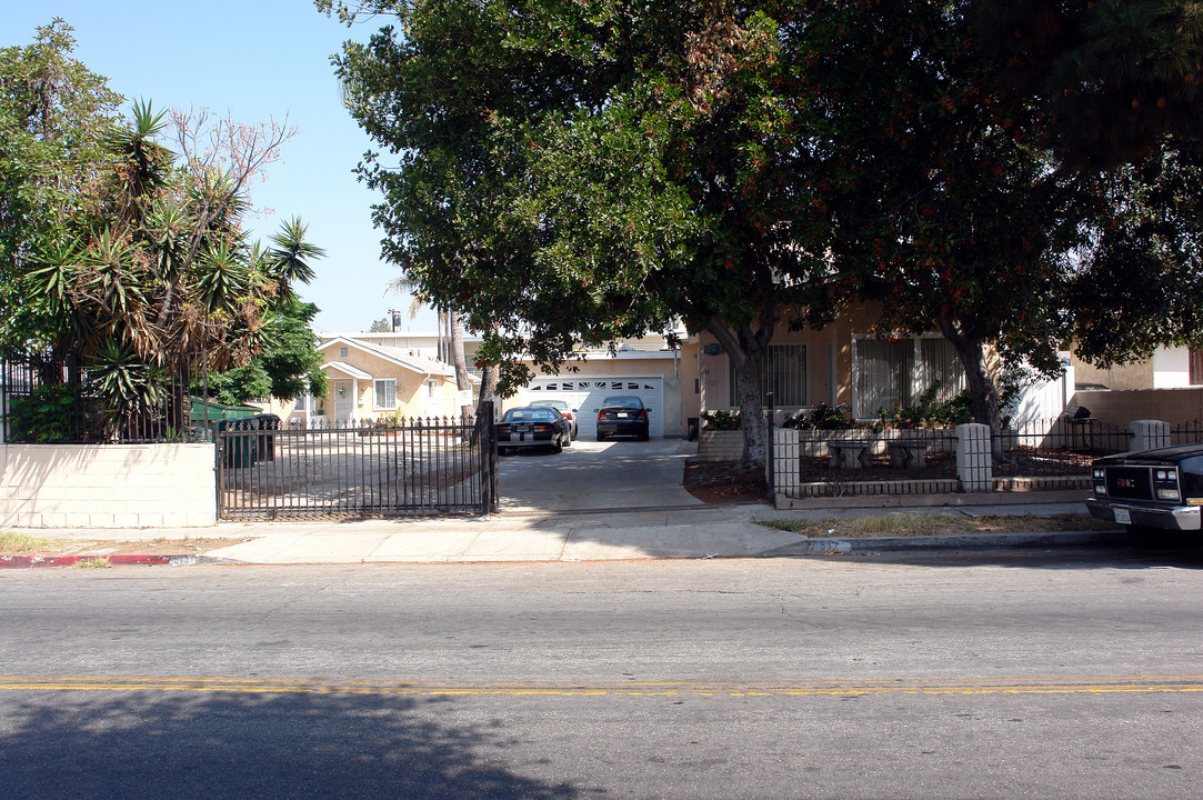 517 E Hyde Park Blvd in Inglewood, CA - Building Photo