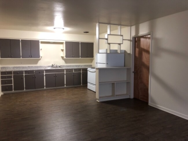 property at 2106 Lake Point Dr