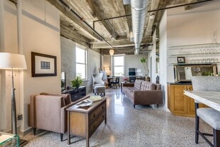 221 W Lancaster Ave in Fort Worth, TX - Building Photo