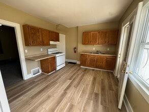 410 15th Ave in Moline, IL - Building Photo - Building Photo