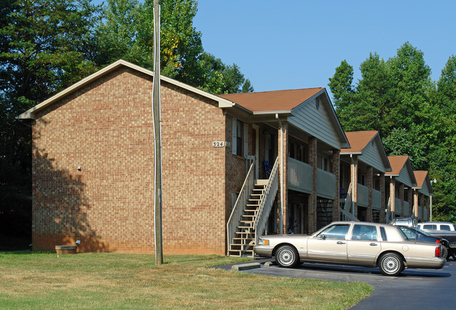 Stone Point Apartments in Winston-Salem, NC - Building Photo - Building Photo