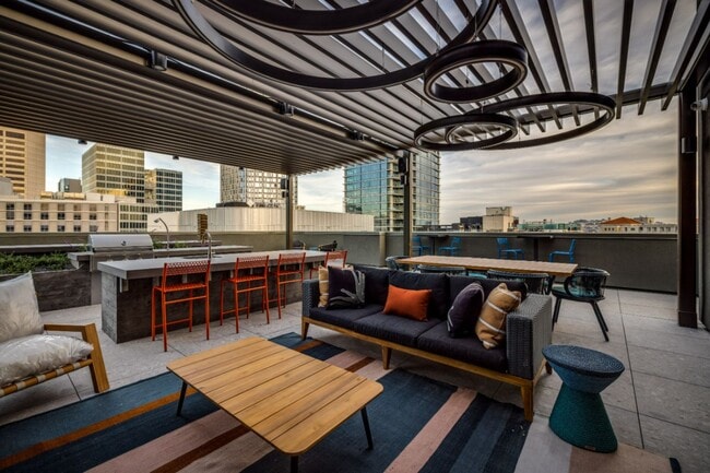 The Brady in San Francisco, CA - Building Photo - Building Photo