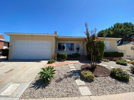 6129 Mary Ln Dr in San Diego, CA - Building Photo