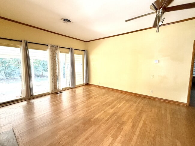 property at 1003 Harris St NW