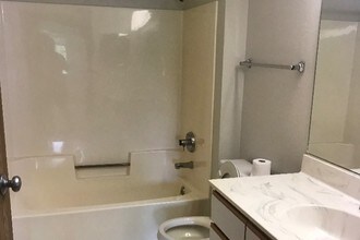 2855 Glen Creek Pl, Unit 11 in Appleton, WI - Building Photo - Building Photo