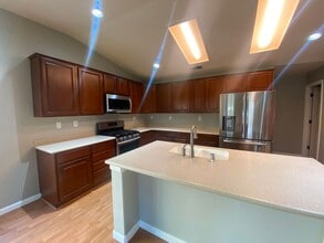 1849 W Berkshire Ln in Hanford, CA - Building Photo - Building Photo