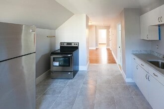 47 Cornwall St, Unit 3 in Boston, MA - Foto de edificio - Building Photo