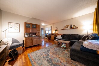 3235 S 39th Ave in Minneapolis, MN - Building Photo - Building Photo