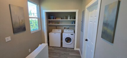 10663 Encino Ave in Los Angeles, CA - Building Photo - Building Photo