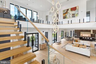 1733 Chain Bridge Rd in McLean, VA - Building Photo