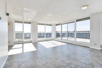 Kingsway Lofts & Apartments in Edmonton, AB - Building Photo - Building Photo